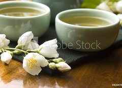 Fototapeta vliesov 200 x 144, 42047983 - Green tea with jasmine in cup and teapot on wooden table - Zelen aj s jasmnem v lku a konvici na devnm stole