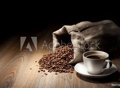 Fototapeta330 x 244  Coffee cup with burlap sack of roasted beans on rustic table, 330 x 244 cm