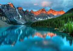 Fototapeta papr 184 x 128, 45095927 - Moraine Lake Sunrise Colorful Landscape