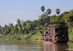 Fototapeta papr 184 x 128, 48006754 - Vieux bateau de bois sur les rives du Mkong