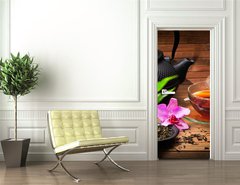 Samolepka na dvee flie 90 x 220, 48082292 - Arrangement aus Teekanne, Teeglas gr nem Tee und Orchidee