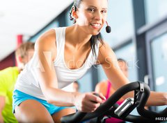 Samolepka flie 270 x 200, 48214367 - Leute beim Spinning in einem Fitnessstudio