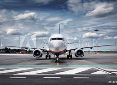 Fototapeta160 x 116  Total View Airplane on Airfield with dramatic Sky, 160 x 116 cm