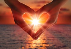 Samolepka flie 145 x 100, 56533400 - sunset in heart hands - zpad slunce v rukou srdce