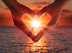 Samolepka flie 270 x 200, 56533400 - sunset in heart hands - zpad slunce v rukou srdce