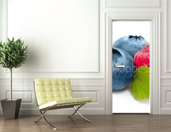 Samolepka na dvee flie 90 x 220  Raspberry and blueberry isolated on white background, 90 x 220 cm