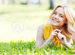 Samolepka flie 270 x 200, 61490597 - Woman on grass - ena na trv