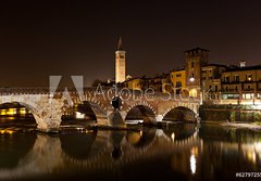 Fototapeta184 x 128  Verona, il Ponte Pietra di notte, 184 x 128 cm