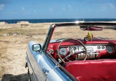 Fototapeta184 x 128  cuban vintage car parked on the seacost in havana, 184 x 128 cm