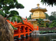 Samolepka flie 100 x 73, 63996525 - The Golden pavilion and red bridge in Nan Lian Garden, Hong Kong - Zlat pavilon a erven most v Nan Lian Garden, Hong Kong
