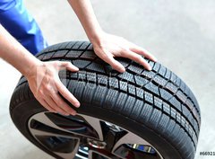 Fototapeta papr 360 x 266, 66921054 - Reifenwechsel in einer KFZ Werkstatt // Tire change by mechanic - Reifenwechsel in einer KFZ Werkstatt // Zmna pneumatik mechanikem