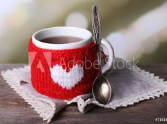 Fototapeta vliesov 270 x 200, 71618914 - Cup of tasty hot tea, on wooden table, on light background - lek chutnho horkho aje, na devnm stole, na svtlm pozad