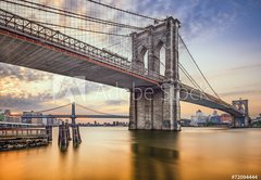 Fototapeta pltno 174 x 120, 72094444 - Brooklyn Bridge over the East River in New York City