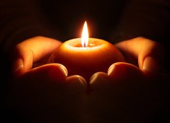 Fototapeta pltno 160 x 116, 72333685 - prayer - candle in hands - modlitba