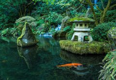 Fototapeta pltno 174 x 120, 72382315 - A Lantern and Waterfall in the Portland Japanese Garden - Lucerna a vodopd v japonsk zahrad v Portlandu