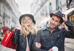 Fototapeta vliesov 145 x 100, 73082642 - a trendy young couple  wearing hats walking in the city in autum