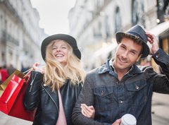 Fototapeta papr 360 x 266, 73082642 - a trendy young couple  wearing hats walking in the city in autum - mdn mlad pr nos klobouky chzi ve mst v podzimn