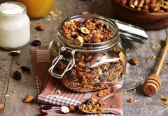 Fototapeta papr 184 x 128, 75130812 - Granola in a glass jar. - Granola ve sklenn ndob.