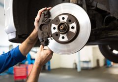 Fototapeta174 x 120  Focused mechanic adjusting the wheel, 174 x 120 cm