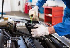 Fototapeta145 x 100  Mechanic pouring oil into car, 145 x 100 cm