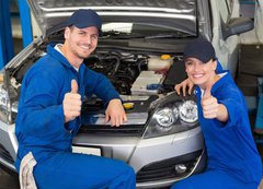 Samolepka flie 200 x 144, 76966351 - Team of mechanics smiling at camera