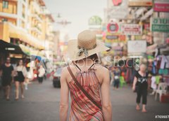 Samolepka flie 200 x 144, 76988770 - Young woman walking in Khao San, Bangkok