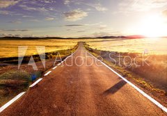 Fototapeta papr 184 x 128, 77088683 - Aventuras y viajes por carretera.Carretera y campos