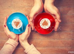 Fototapeta pltno 240 x 174, 79045228 - Women and man holding cups of coffee - eny a mu dr lky kvy