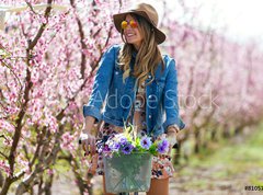 Samolepka flie 270 x 200, 81057973 - Beautiful young woman with a vintage bike in the field. - Krsn mlad ena s vintage kolo v poli.