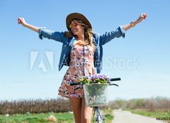 Fototapeta vliesov 200 x 144, 81062127 - Beautiful young woman with a vintage bike in the field. - Krsn mlad ena s vintage kolo v poli.