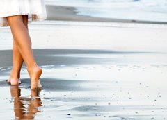 Fototapeta200 x 144  Woman walking on sand beach, 200 x 144 cm