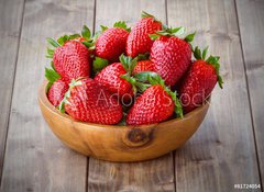 Fototapeta100 x 73  strawberries in a wooden bowl, 100 x 73 cm