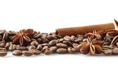 Samolepka flie 145 x 100  Scattered coffee beans in line on white, 145 x 100 cm