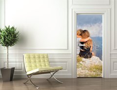 Samolepka na dveře fólie 90 x 220, 88168775 - Ragazze abbracciate osservano la vallata