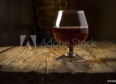 Fototapeta pltno 240 x 174, 94348005 - Glass white wine and bunch grapes on background of wooden  - Sklenn bl vno a svazek hrozn na pozad devnch