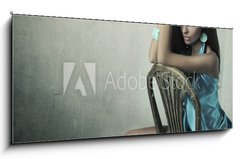 Sklenn obraz 1D panorama - 120 x 50 cm F_AB21116127 - Stunning brunette beauty sitting on a chair - Ohromujc brunetka krsa sed na idli