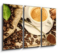 Obraz 3D tdln - 105 x 70 cm F_BB122026658 - Cup of hot black coffee with old wooden mill grinder 