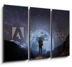 Obraz 3D tdln - 105 x 70 cm F_BB205708981 - a man with backpack standing on mountain peak at night, and silhouette mountain with bright full moon and sky full of stars