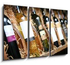 Obraz 3D tdln - 105 x 70 cm F_BB20727251 - Closeup shot of wineshelf. Bottles lay over straw. - Detailn zbr z vinrny. Lhve leely pes slmu.