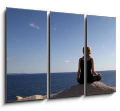 Obraz   girl sitting on rock over ocean, 105 x 70 cm