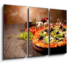 Obraz 3D tdln - 105 x 70 cm F_BB51836484 - Delicious fresh pizza served on wooden table - Chutn erstv pizza podvan na devnm stole