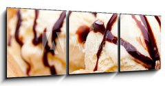 Obraz 3D třídílný - 150 x 50 cm F_BM33123858 - 2 Kugeln Vanilleeis in Waffel und Schokoladenso e - 2 Kugeln Vanilleeis ve Waffel und Schokoladenso e