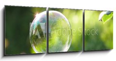 Obraz 3D třídílný - 150 x 50 cm F_BM5681170 - Seifenblase + Wassereffekt - Mýdlová bublina + efekt vody