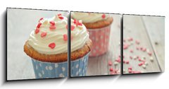 Obraz 3D třídílný - 150 x 50 cm F_BM63080164 - Cupcakes - košíčky