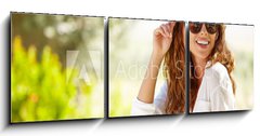 Obraz 3D tdln - 150 x 50 cm F_BM77705363 - Smiling summer woman with hat and sunglasses