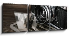 Obraz 3D třídílný - 150 x 50 cm F_BM78028705 - old camera and pictures - starý fotoaparát a obrázky