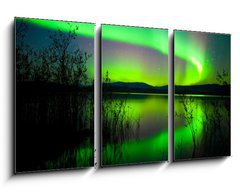 Obraz 3D třídílný - 90 x 50 cm F_BS27905424 - Northern lights mirrored on lake