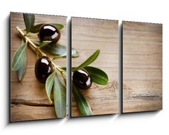 Obraz   Olives on a Wood background, 90 x 50 cm