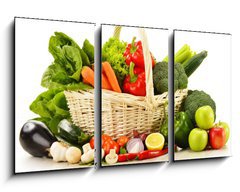 Obraz 3D tdln - 90 x 50 cm F_BS49405968 - raw vegetables in wicker basket isolated on white - surov zelenina v proutnm koi izolovanch na blm