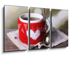 Obraz 3D tdln - 90 x 50 cm F_BS71618914 - Cup of tasty hot tea, on wooden table, on light background